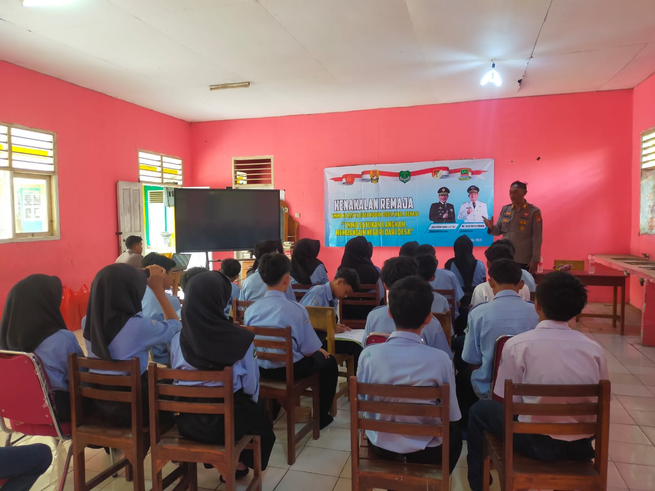 TNI-Polri Tanamkan Nilai Etika dan Cegah Kenakalan Remaja di SMP Al Manar Cibarusah