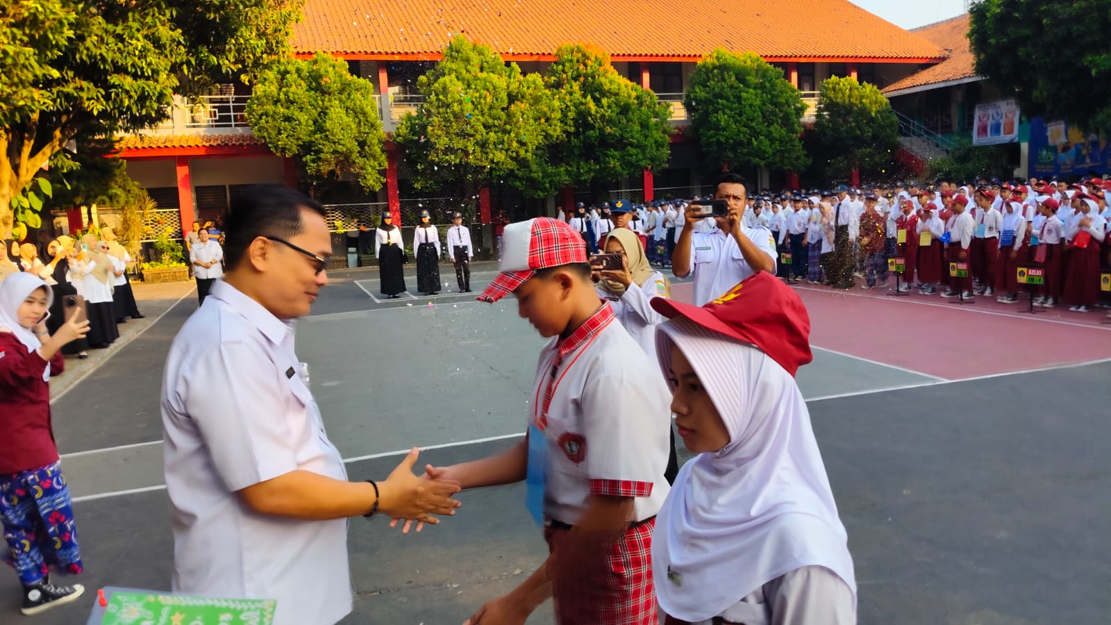 Hari Pertama MPLS 2026, Kadisdik Bekasi Pastikan Sekolah Bebas Perpeloncoan dan Kekerasan