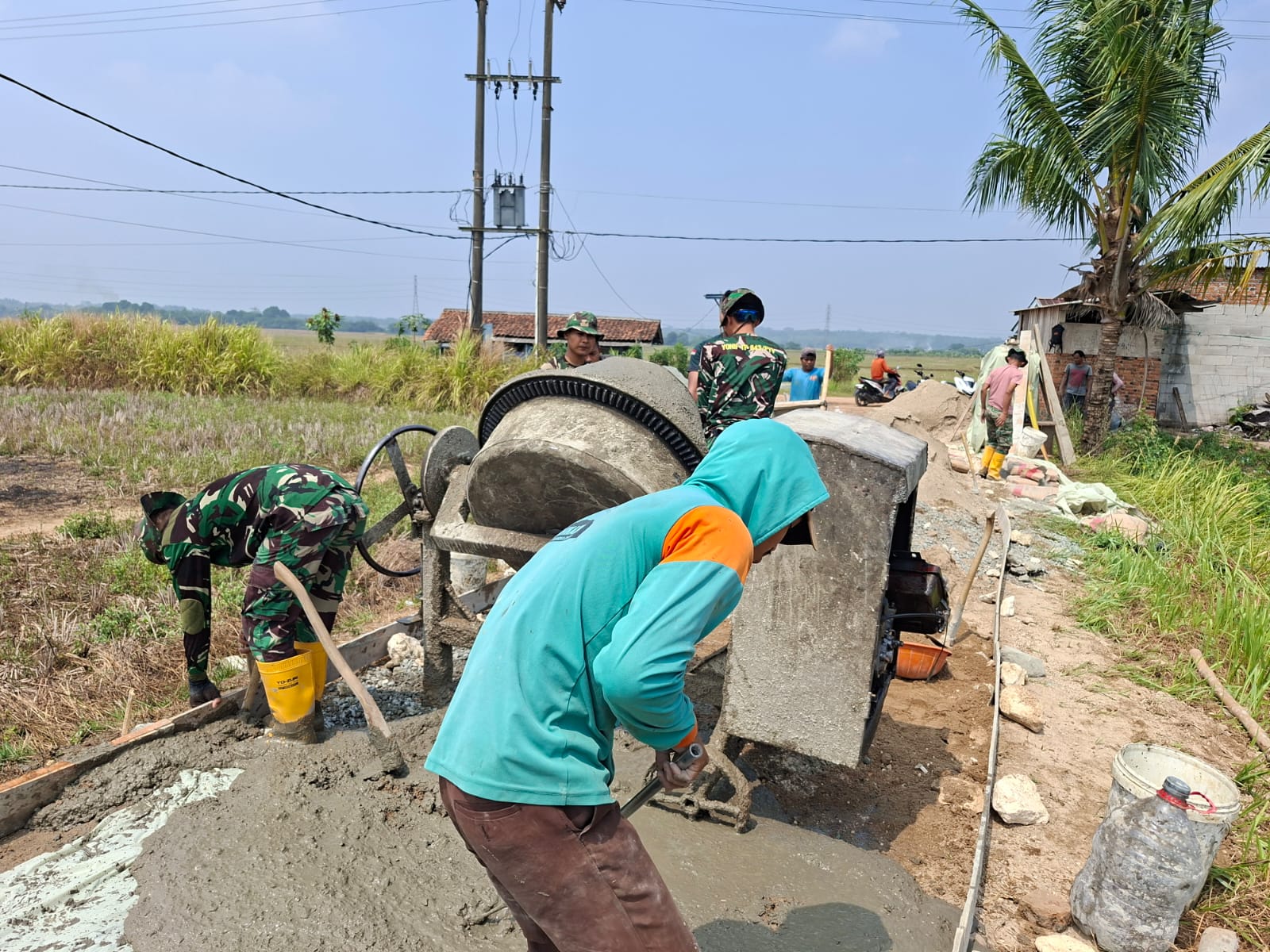 Progres TMMD ke-129 di Kabupaten Bekasi Melesat, Pengecoran Jalan Sasaran 3 Terus Digenjot