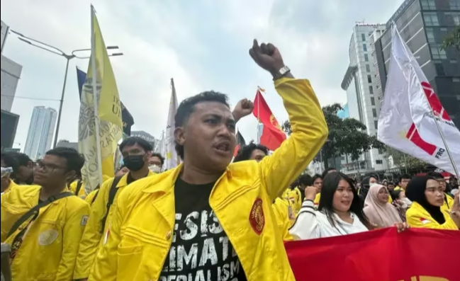Mahasiswa BEM UI dan FMN Gelar Demo, Polisi Hadang Massa Menuju Bundaran HI